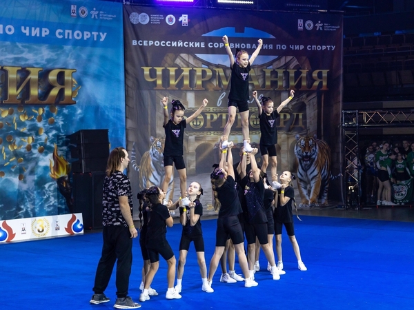 Команда &quot;Fire Flies&quot; — вице-чемпионы всероссийских соревнований по чирлидингу 