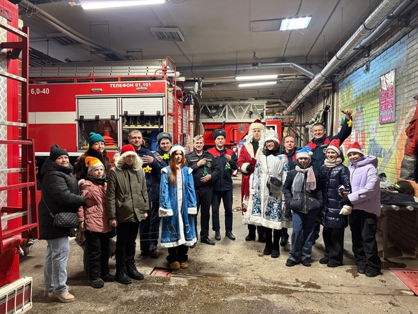 Лицеисты поздравили отрадненских огнеборцев с праздниками Лицеисты поздравили отрадненских огнеборцев с праздниками