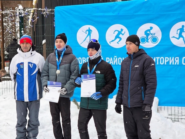 «Рождественский спринт» собрал сильнейших лыжников Кировского района 