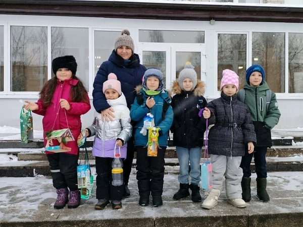 Юные защитники природы смастерили столовые для птиц 