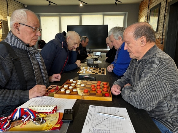 В Кировске прошёл турнир по русским шашкам 
