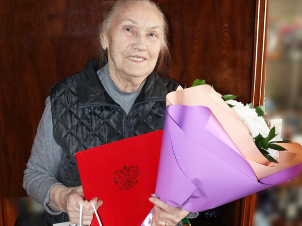 Жительницу Мги поздравили с 85-летием