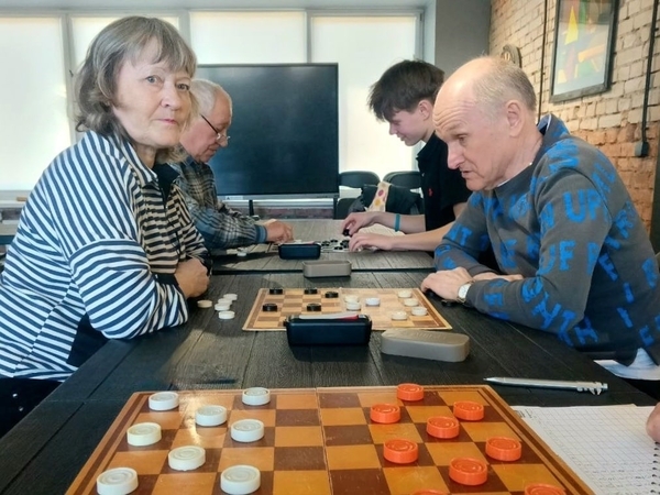 Тихая битва умов выявила сильнейших шашистов района 