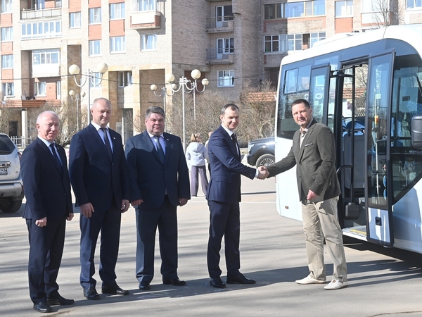 Подарок к юбилею: КЦ «Фортуна» получил автобус Подарок к юбилею: КЦ «Фортуна» получил автобус