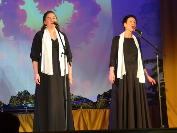 Вокальный ансамбль «Лада» выступил с отчётным концертом в Приладожском 