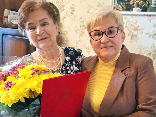 Кировчанку поздравили с 85-летием 