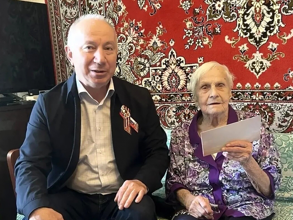 Глава района заглянул в гости к ветерану 