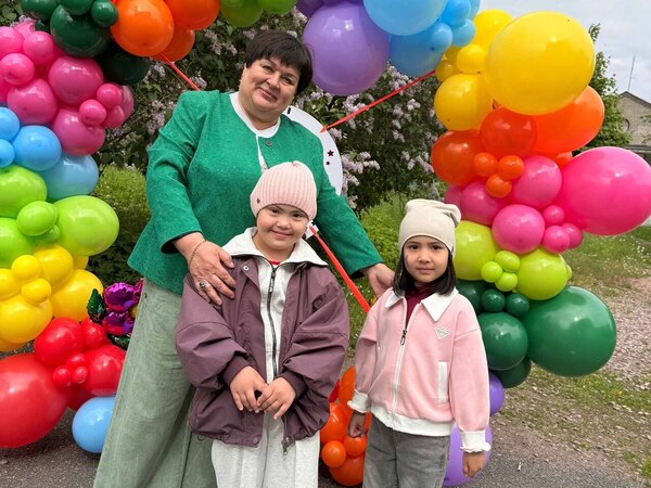 Лето, музыка, яркие краски и мыльные пузыри... Лето, музыка, яркие краски и мыльные пузыри...